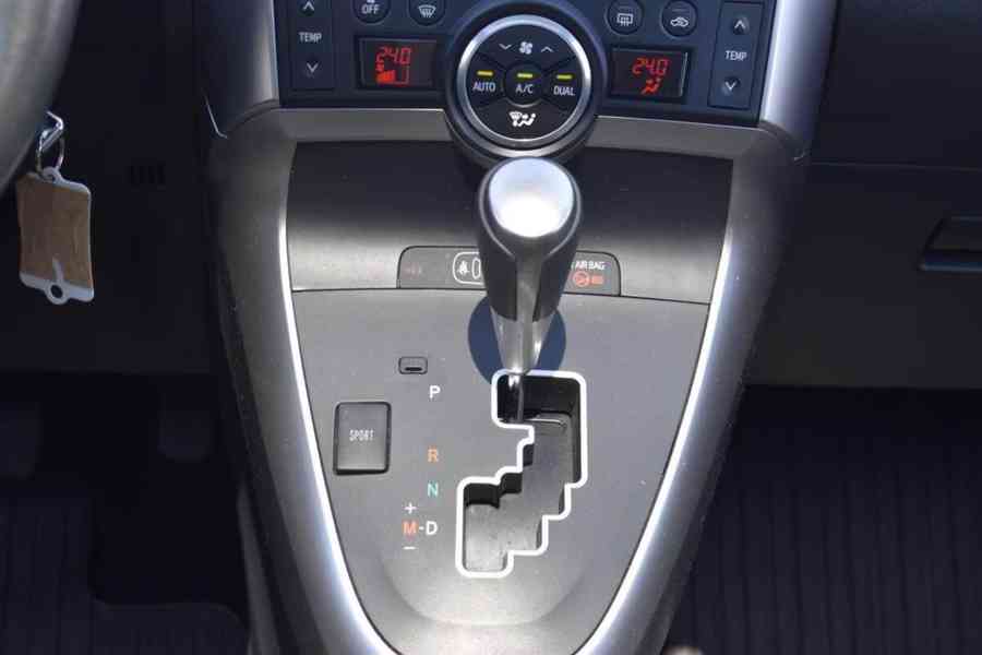 Toyota Verso 1.8i Autom. SkyView Edition benzín 108kw - foto 6