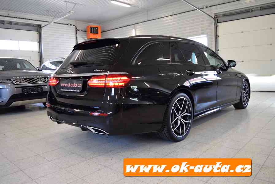 Mercedes-Benz Třídy E 220 D 4MATIC AMG HYD.PODVOZEK 2021-DPH - foto 12