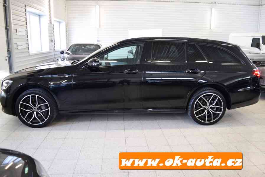 Mercedes-Benz Třídy E 220 D 4MATIC AMG HYD.PODVOZEK 2021-DPH - foto 2