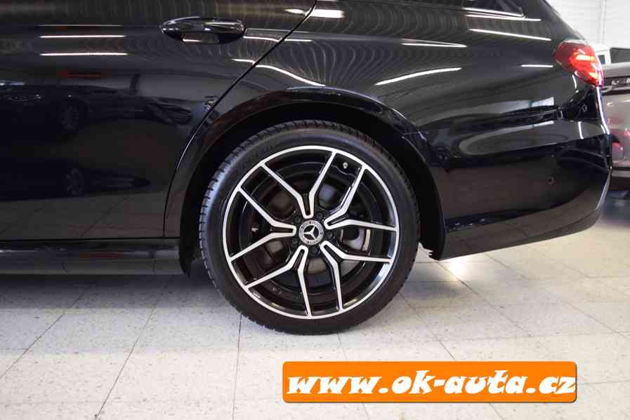 Mercedes-Benz Třídy E 220 D 4MATIC AMG HYD.PODVOZEK 2021-DPH - foto 10
