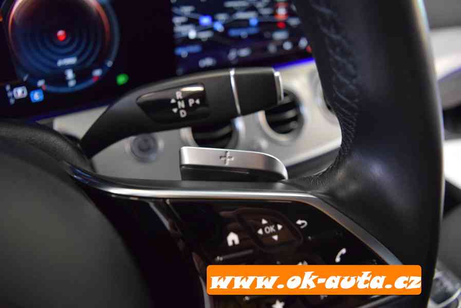 Mercedes-Benz Třídy E 220 D 4MATIC AMG HYD.PODVOZEK 2021-DPH - foto 20