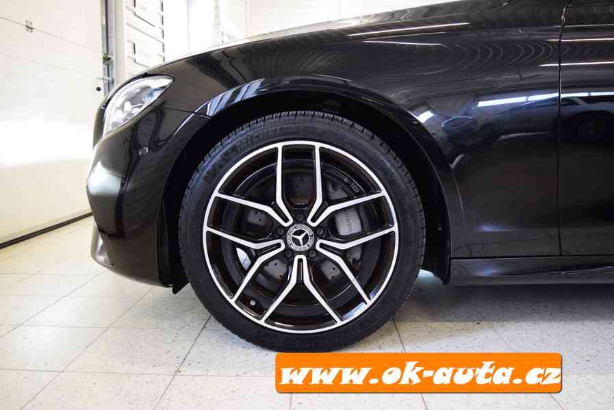 Mercedes-Benz Třídy E 220 D 4MATIC AMG HYD.PODVOZEK 2021-DPH - foto 9