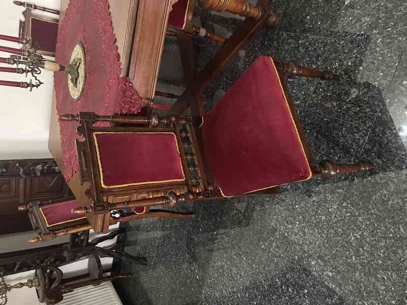 Starozitny rozkladaci stul+4 zidle - foto 3