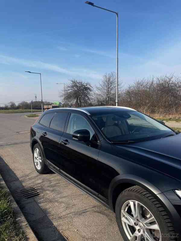 Volvo V90 CROSS Country D4 AWD, 140 kW - foto 4