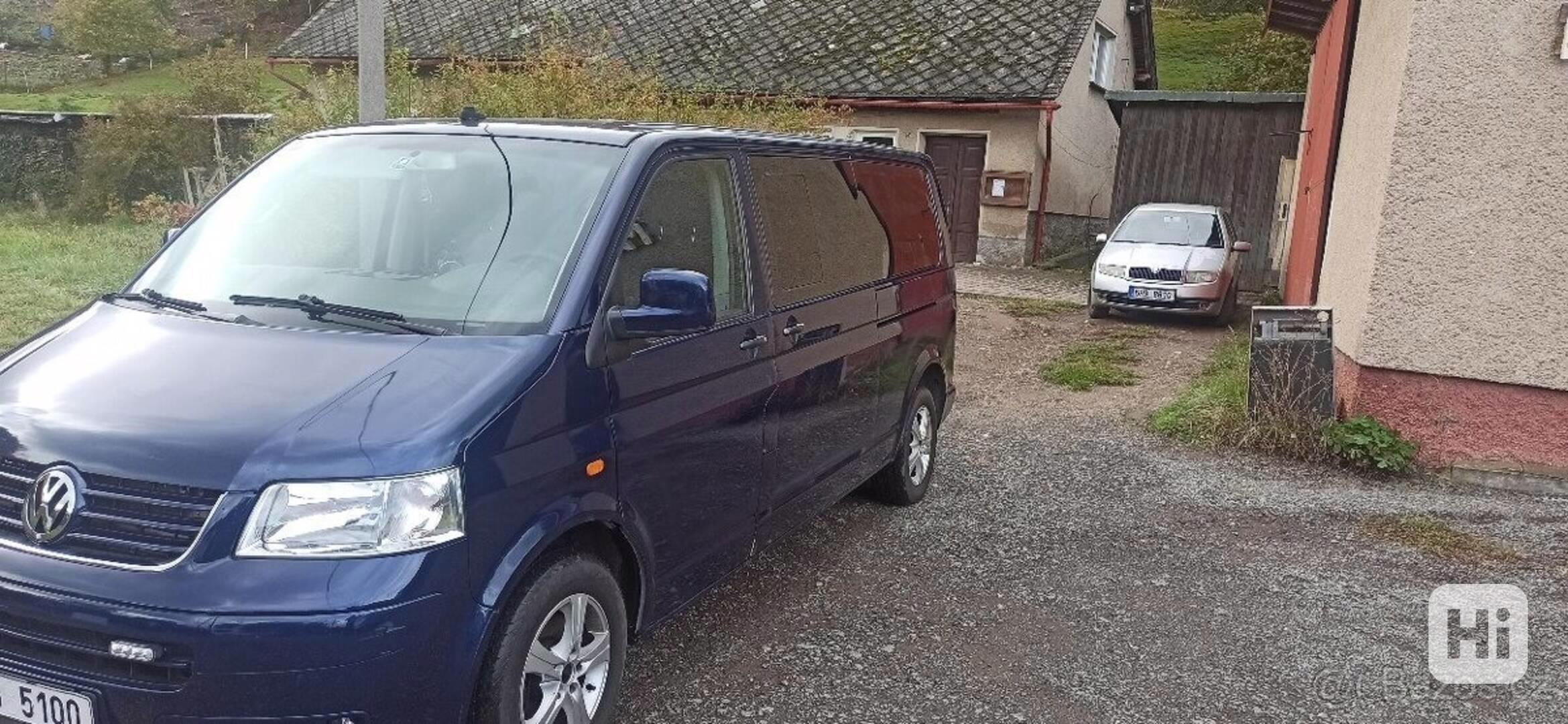 Volkswagen Transporter T5, dlouhý, 8 míst - foto 1