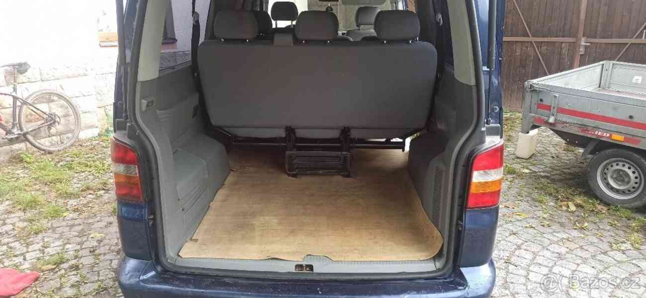 Volkswagen Transporter T5, dlouhý, 8 míst - foto 11