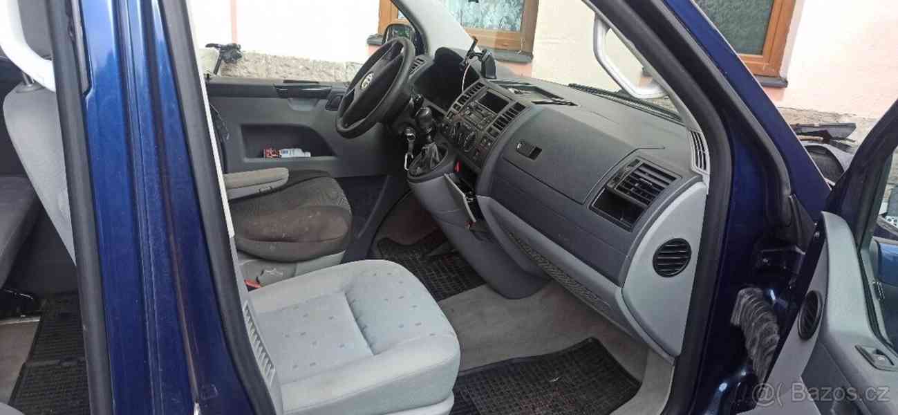 Volkswagen Transporter T5, dlouhý, 8 míst - foto 9