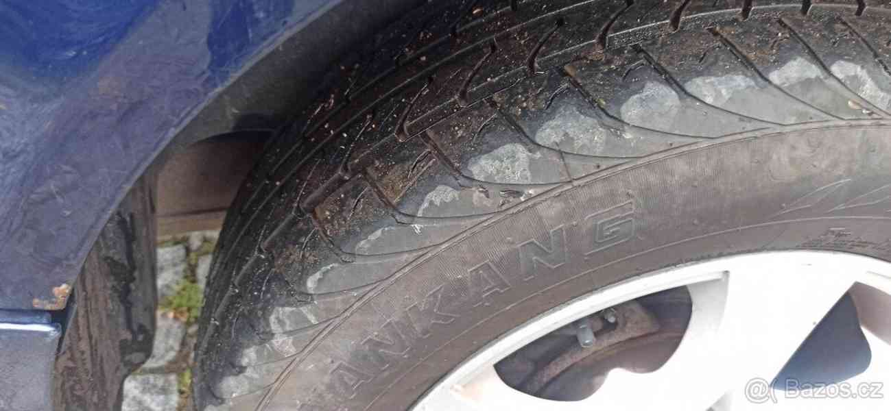 Volkswagen Transporter T5, dlouhý, 8 míst - foto 12