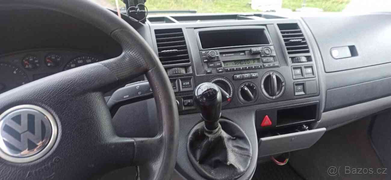 Volkswagen Transporter T5, dlouhý, 8 míst - foto 3