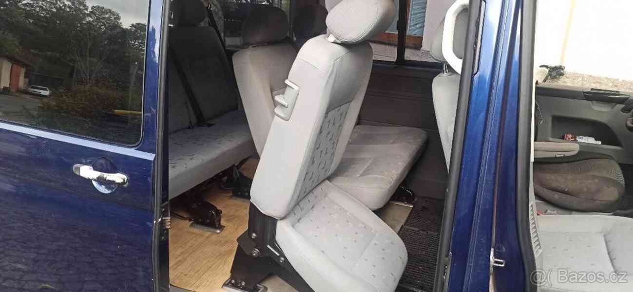 Volkswagen Transporter T5, dlouhý, 8 míst - foto 10