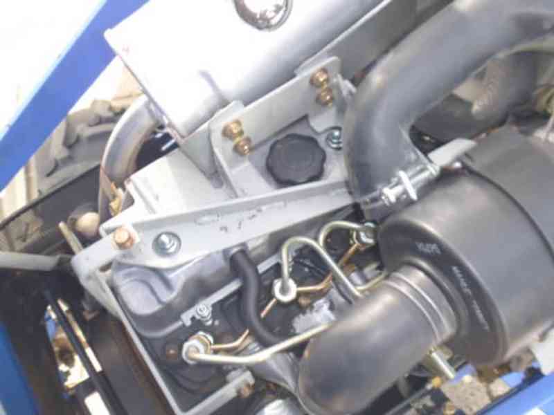 Traktor Iseki TXG23 4wd HST - foto 7