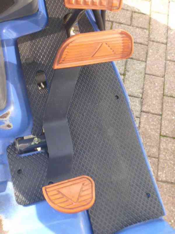 Traktor Iseki TXG23 4wd HST - foto 12