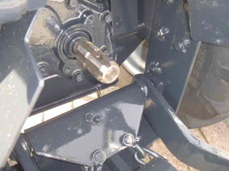 Traktor Iseki TXG23 4wd HST - foto 18