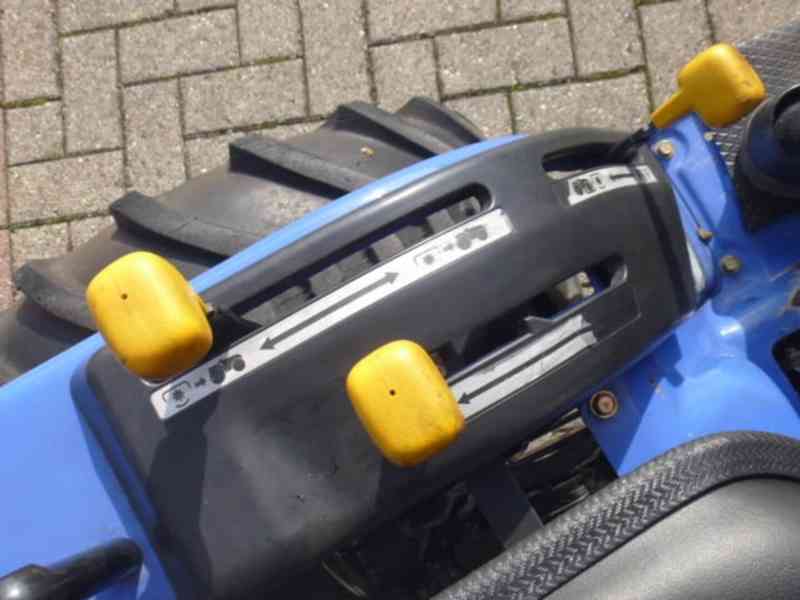 Traktor Iseki TXG23 4wd HST - foto 19