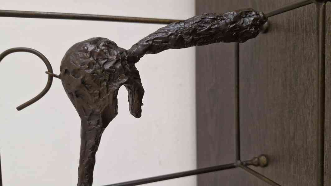 Giacometti  -  Nos - bronz +železo  - foto 2