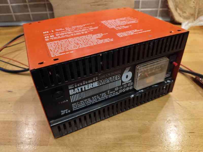 prodám nabíječku autobaterií - foto 1