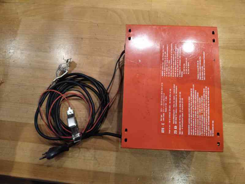 prodám nabíječku autobaterií - foto 3