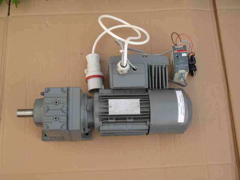 Elektromotor 550W s převodovkou a s frekvenční měničem  - foto 1