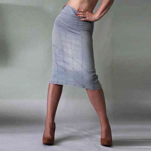 Ultraúzká džínová sukně veľ. 34 - foto 2