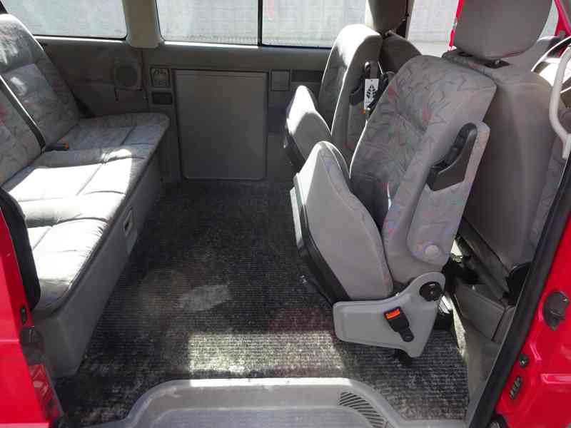 VW Multivan 2.5 TDI r.v.1998 (75 kw) závěs - foto 11