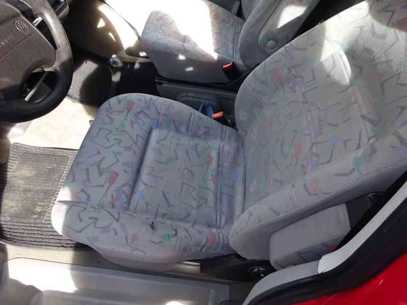 VW Multivan 2.5 TDI r.v.1998 (75 kw) závěs - foto 9