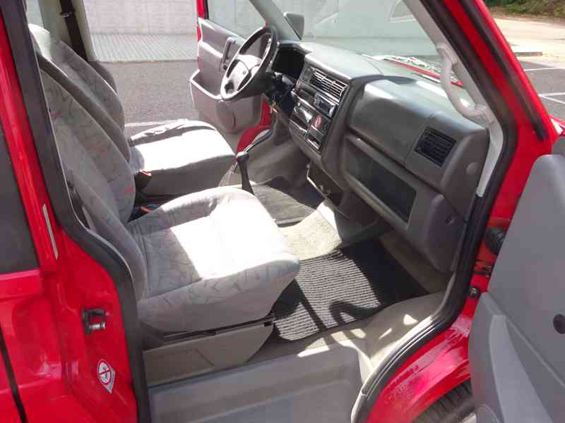 VW Multivan 2.5 TDI r.v.1998 (75 kw) závěs - foto 10