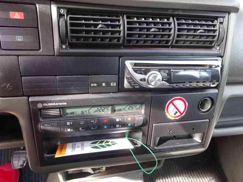 VW Multivan 2.5 TDI r.v.1998 (75 kw) závěs - foto 8