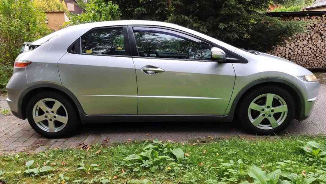 Honda Civic 1,8   Honda Civic, 103 kW - foto 13