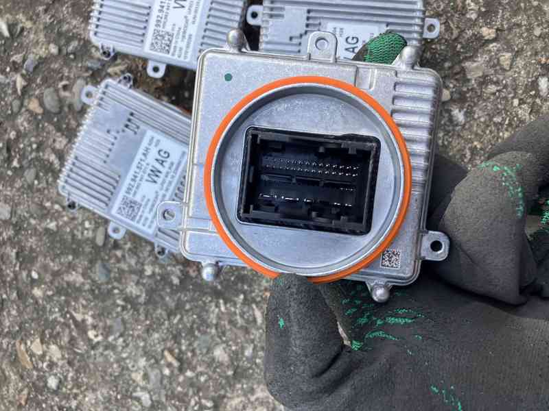 rididici jednotka LED svetlometu 992941571AH - foto 2