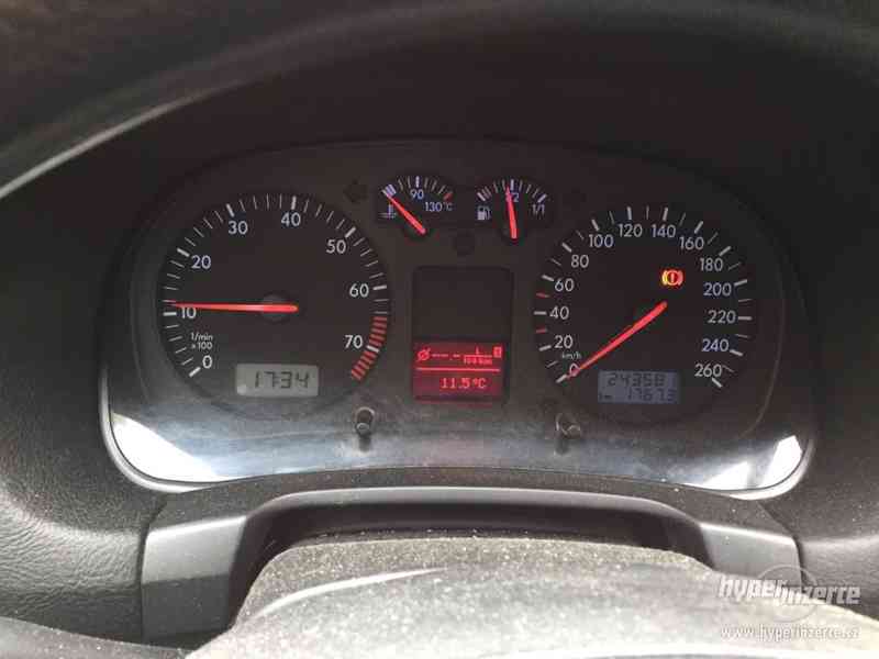VW Golf 2001 - foto 4