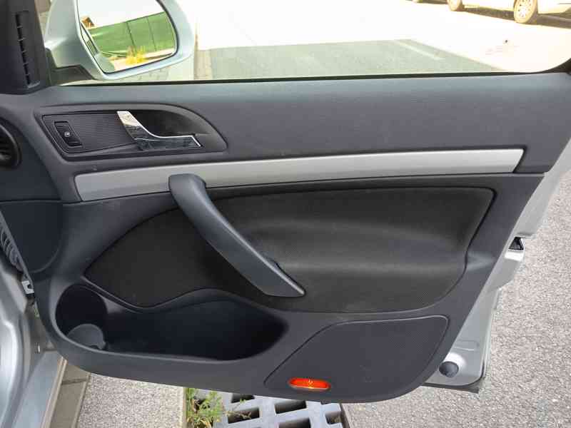 ŠKODA Octavia Combi 1,6TDI Ambition Plus ČR  - foto 20