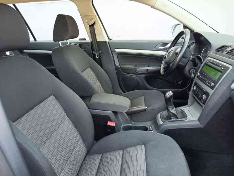 ŠKODA Octavia Combi 1,6TDI Ambition Plus ČR  - foto 16