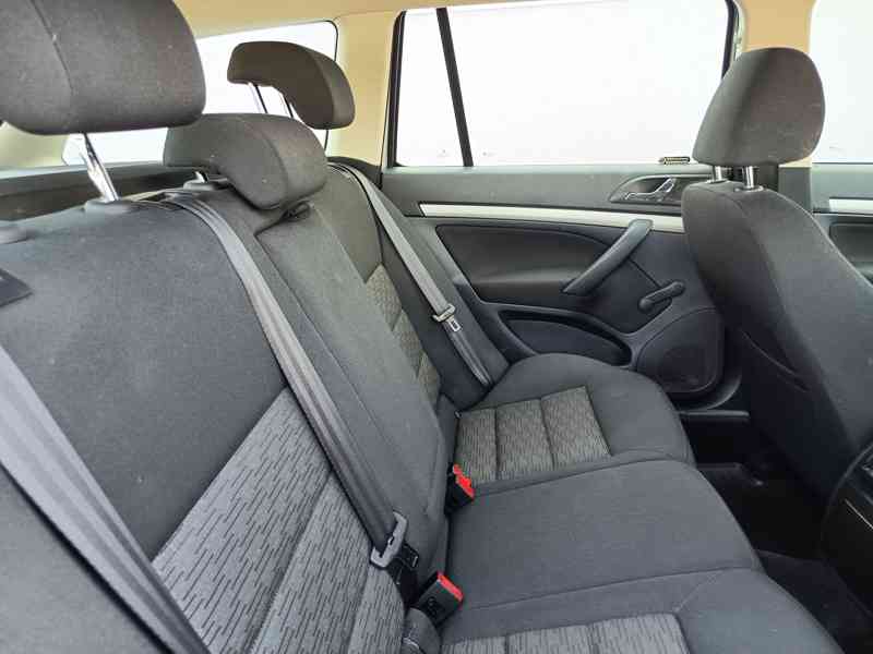 ŠKODA Octavia Combi 1,6TDI Ambition Plus ČR  - foto 17