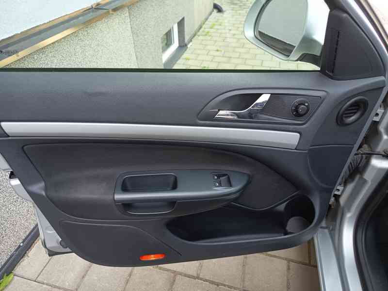 ŠKODA Octavia Combi 1,6TDI Ambition Plus ČR  - foto 24