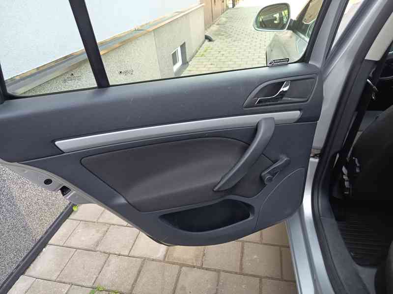 ŠKODA Octavia Combi 1,6TDI Ambition Plus ČR  - foto 23