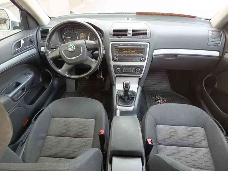 ŠKODA Octavia Combi 1,6TDI Ambition Plus ČR  - foto 18