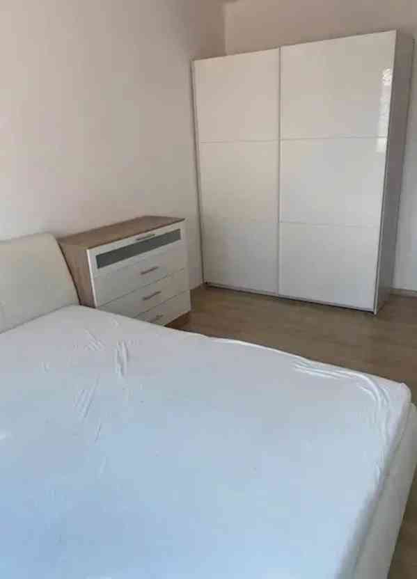 Pronájem bytu 1+1 48 m² - foto 4
