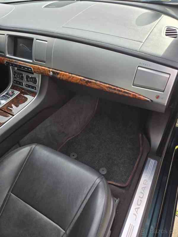Jaguar XF 3,0 Sportbreak DS - foto 9