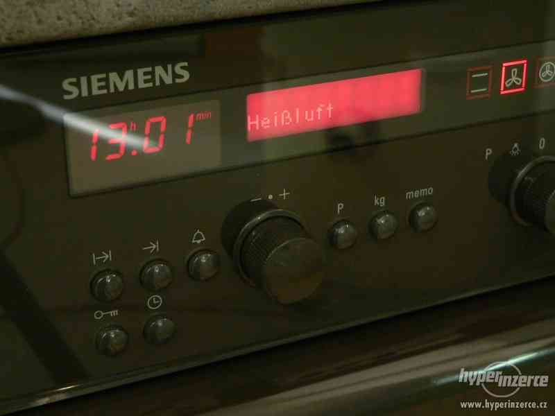 Hnědý vestavný Siemens HET 640 E, vyjížděcí dveře - foto 6