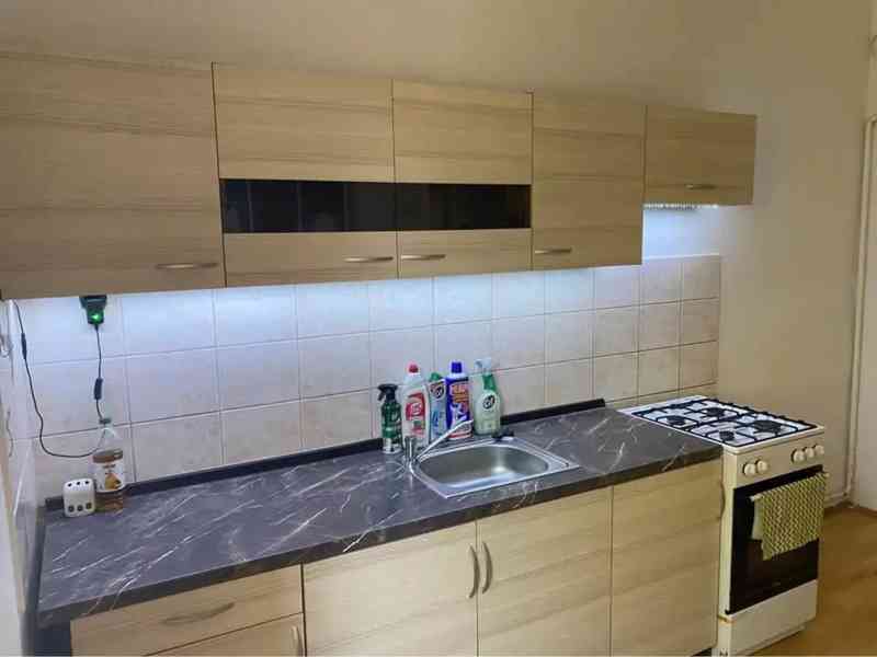 Pronájem bytu 1+1 56 m² - foto 2