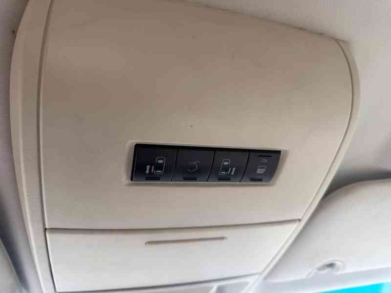  Chrysler Grand Voyager 3,8 V6 LPG Limited 2008 - foto 19