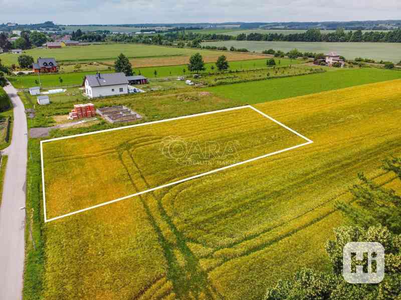 Stavební pozemek v klidné části obce Příšovice - foto 8