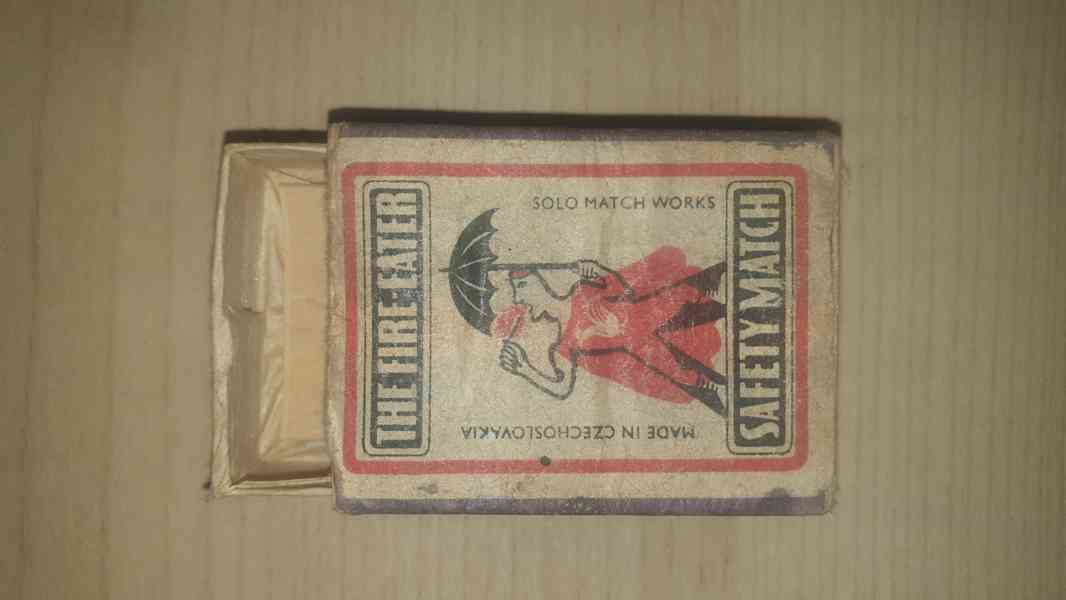 Stará dýhovaná krabička.