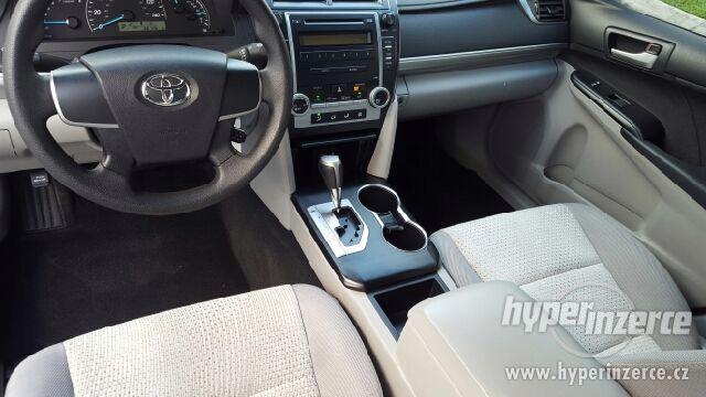 Toyota Camry 2010 - foto 2