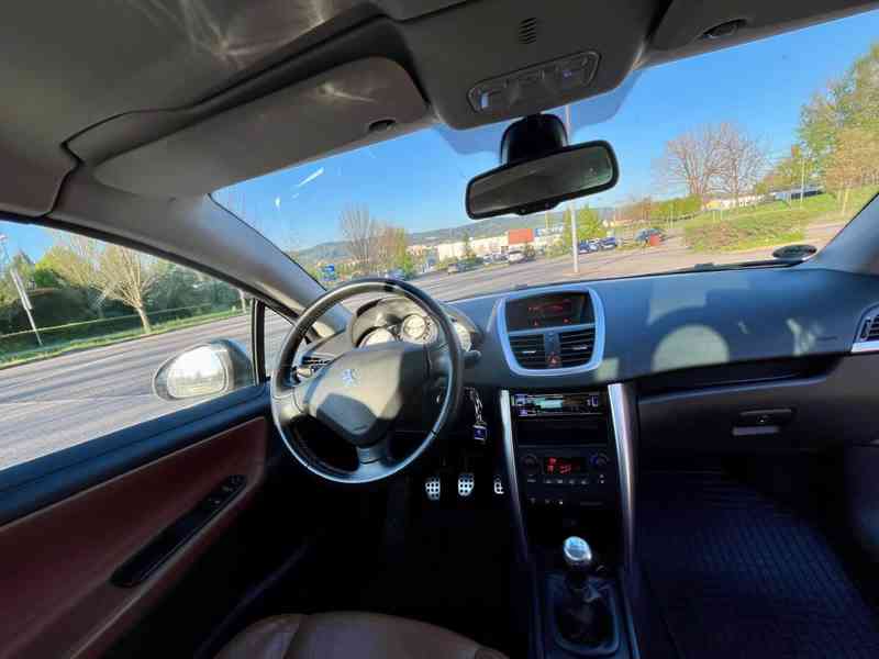 Peugeot 207 CC kabriolet, 1.6 benzín, 88 kW, r. 2009 - foto 3