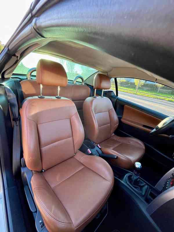 Peugeot 207 CC kabriolet, 1.6 benzín, 88 kW, r. 2009 - foto 2