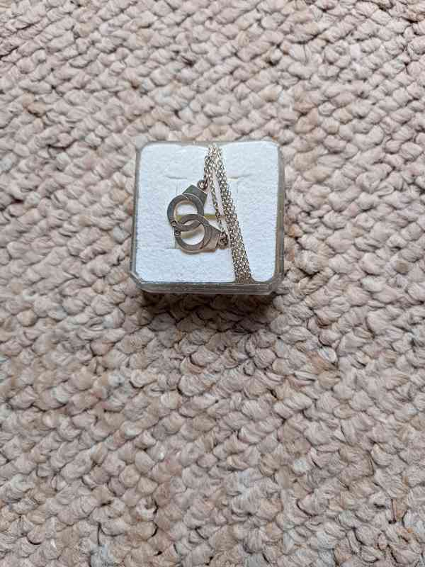 Stříbrný náhrdelník s pouty - foto 2