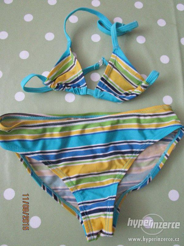 Prodám dívčí plavky pruhované,vel. 110-116,zn. LUPILU - foto 1