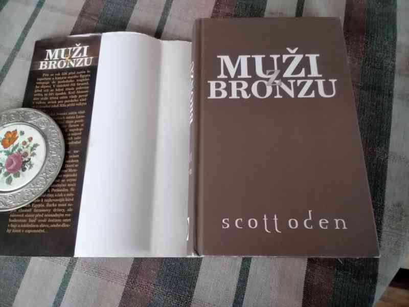 Muži z bronzu  - foto 2