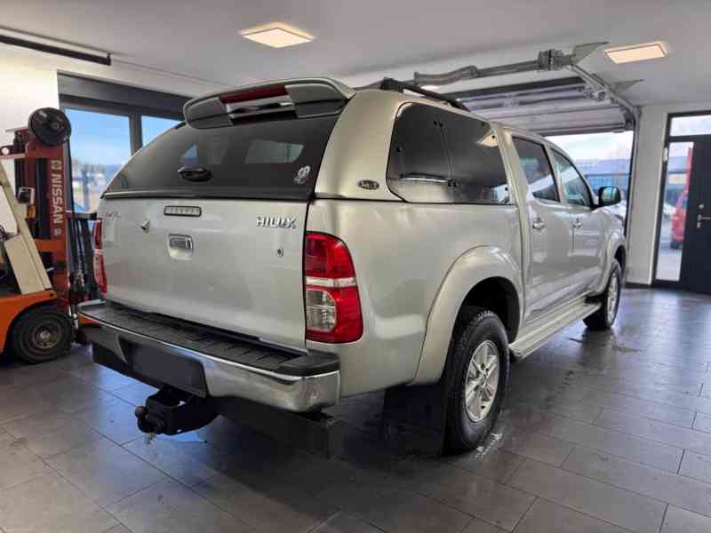 Toyota Hilux 2,5 D4D Life 4x4 nafta 106kw - foto 20